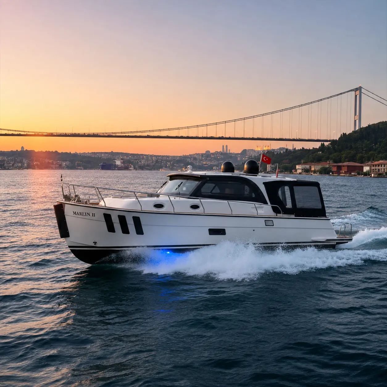 Marilyn II ile İstanbul Boğazı'nda gün batımı turu
